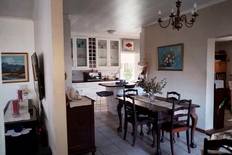 4 Bedroom Property for Sale in Peerless Park East Western Cape